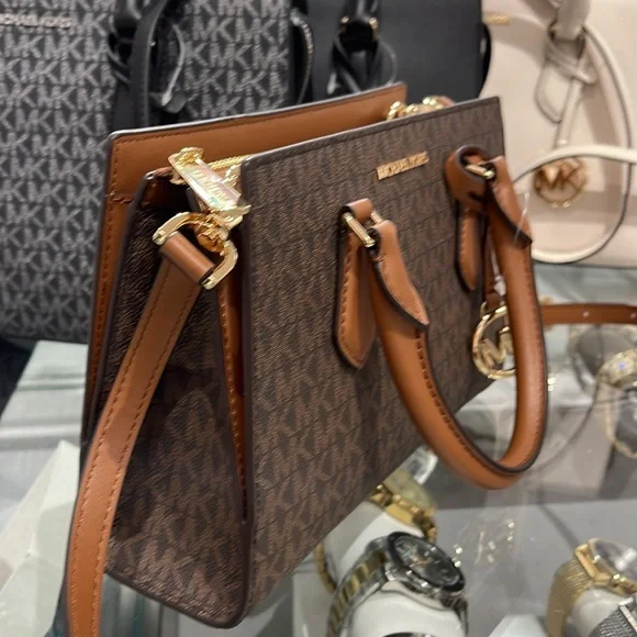 Michael Kors Small Sheila Satchel Crossbody
Bag Brown
NWT - Picture 4 of 16